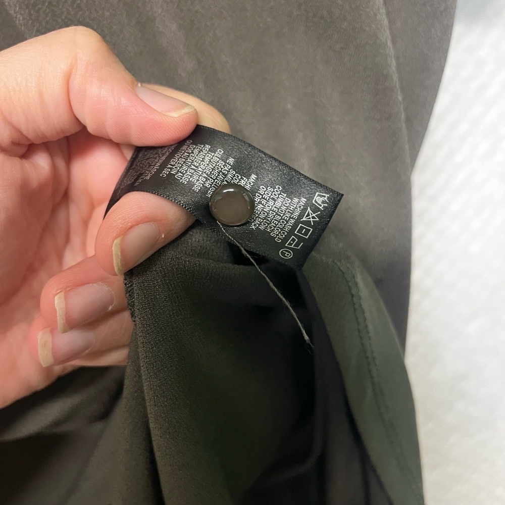 Adrianna Papell Pleated Blouse Womens Career Large Gray Keyhole Back Workwear - Picture 12 of 12